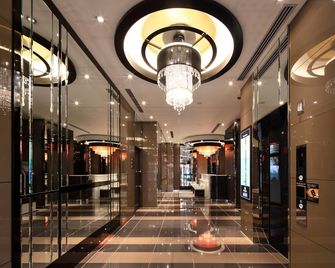 Apa Hotel Shin Osaka Ekiminami - Osaka - Hall d’entrée
