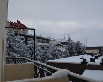 Gorbea Suites - Pradollano - Balkon