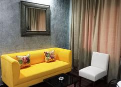 Landmark Asia Serviced Apartments - Mumbai - Living room