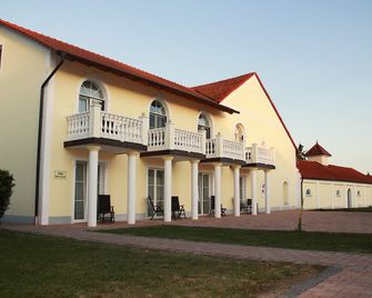 Am Donaubogen Pension - Barbing - Edificio