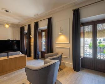 Barbarossa Suites Plaza de España - Mérida - Sala de estar