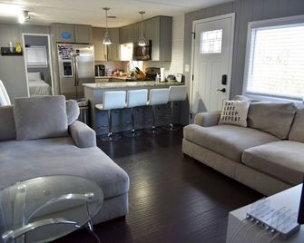 Husky Lake House on Lanier - Long Term Availability - Cumming - Huiskamer