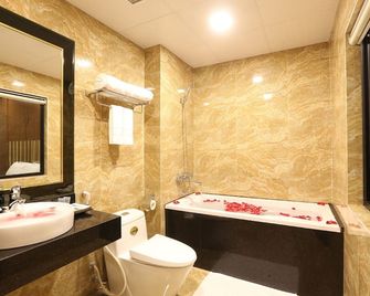 Au Viet Hotel - Hanoi - Bathroom