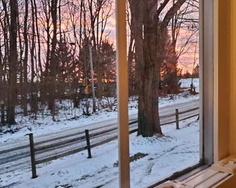 New Elk Mtn Listing: Cozy family ski house -- 2 min from Elk! - Union Dale - Balcón