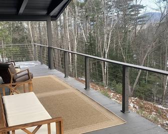 Cozy and modern, the perfect escape for families, couples or a girls' weekend - Haverhill - Balcony