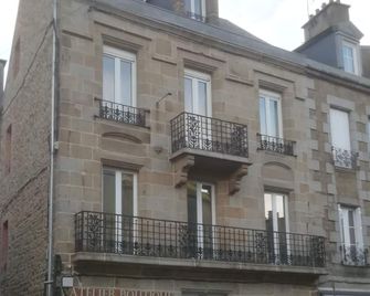 In the heart of the city Gîte 'La cour des trois rois' (The court of the three kings) - Villedieu-les-Poêles-Rouffigny - Building