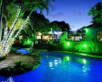 Trennerys Hotel - Kei Mouth - Piscina