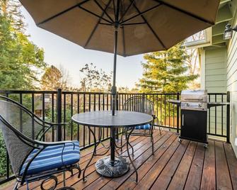 New Sunset Loft Guest House-Old Folsom-Kind Bed - Folsom - Balkon