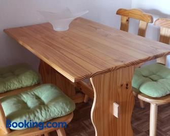 Alsfelder Apartment - Alsfeld - Wohnzimmer