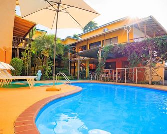 Casa de las Flores - Cahuita - Piscina