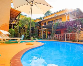 Casa de las Flores - Cahuita - Piscina
