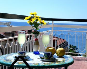 Riviera B&b Rooms And Apartament Sea-View - Maiori - Balkong