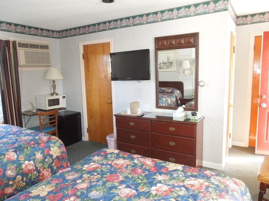 Wagon Wheel Inn - Lenox