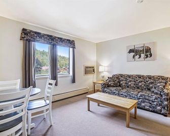 1 bed suite on 2nd floor outdoor heated pool 219/221 - Killington