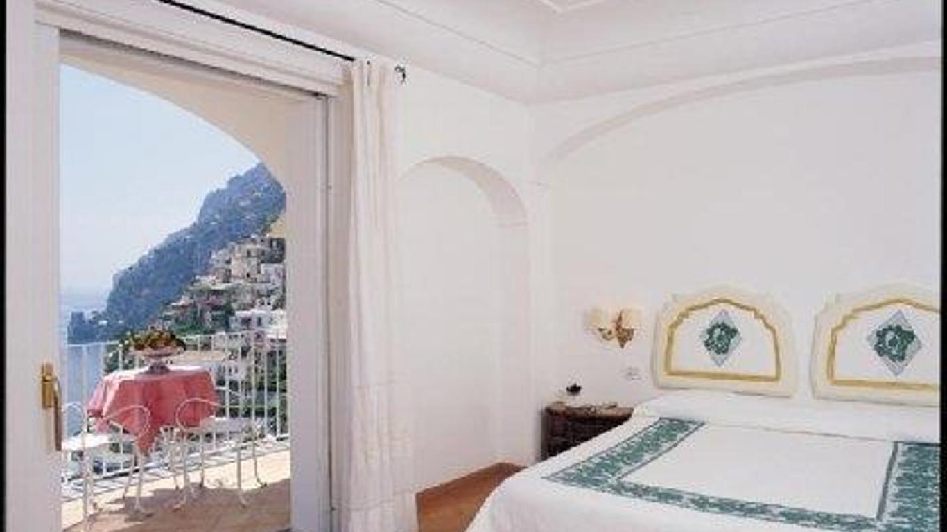 أوتل لانكورا