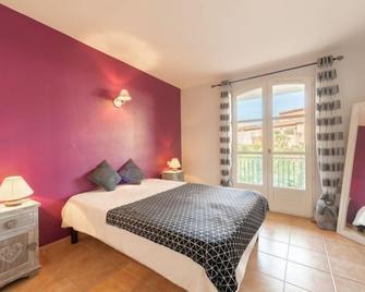 Apartment Le Clos des Vignes by Interhome - La Môle - Bedroom