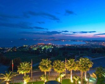 Gli Dei - Pozzuoli - Outdoor view