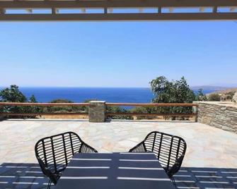 Captain's Koutsi Suite - Kato Agios Petro - Balcón