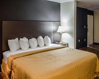 Quality Inn At Eglin AFB - Niceville - Bedroom
