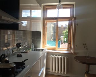Sunrise apartment in the quiet centre - Riga - Kitchen