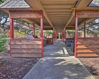 Lincoln City Beach Condo: Clubhouse & Pool Access! - Lincoln City - Vista del exterior