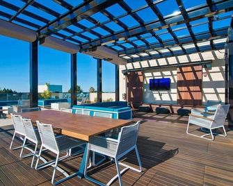 Luxury 2br | Work From Home | Downtown Mountain View - Mountain View - Restaurant