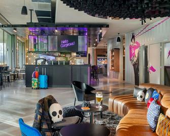 Moxy Antwerp - Amberes - Bar