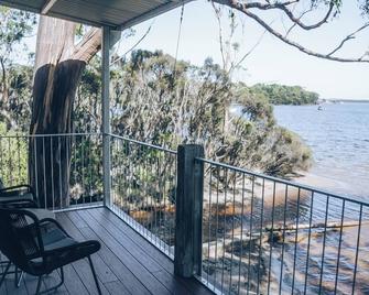 Risby Cove Boutique Hotel - Strahan - Balkon