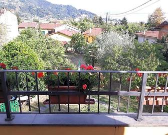B&b Villa C'era Una Volta - Massa - Balcone
