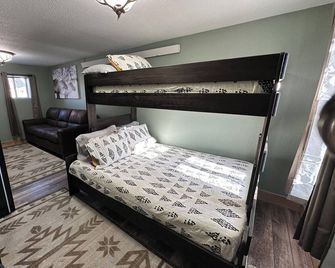 Room 10- Caribou Crossing Motel Newly Renovated - Walden