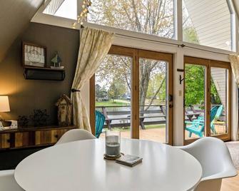 Loch Nez, a spacious 3-bedroom home in Silver Lake, MI - Mears - Comedor