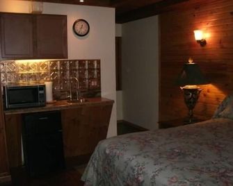 Cool Springs Inn - Michigan City - Schlafzimmer
