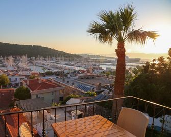 Villa Veria - Cesme - Balcón