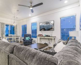 4 Bedroom Contemporary Model Home - Las Cruces - Living room