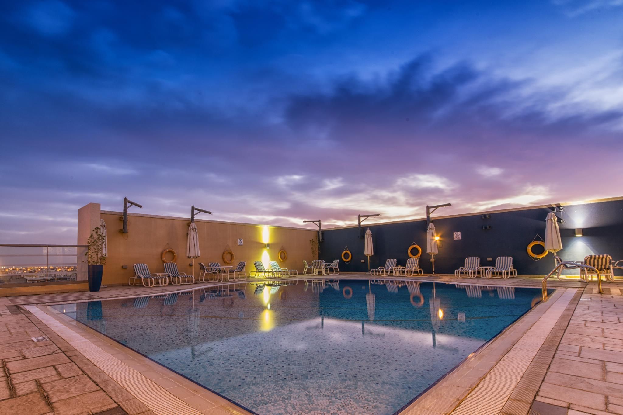 Nojoum Hotel Apartments Llc - Dubai - Pool