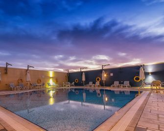Nojoum Hotel Apartments Llc - Dubai - Pool