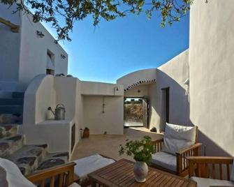 stunning windmill villa - Exo Gialos - Patio