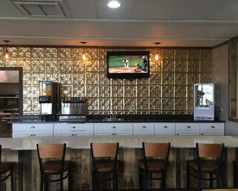 Sunlac Inn Lakota - Lakota - Bar