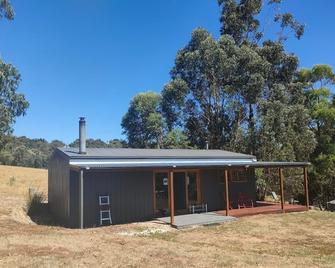 Minkara Homestay - bush retreat fully self contained cabin on 10 acres - Healesville - Bâtiment