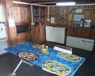 8000 Inn - Lobuche - Comedor