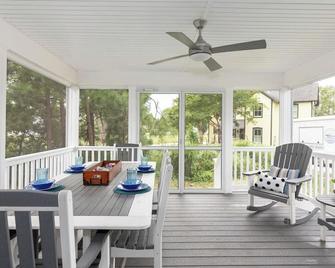 Pet-Friendly Island Getaway | Bikes & Porch - Tilghman Island - Balcón