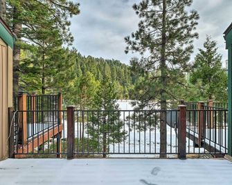 Pinecrest Retreat with Fireplace! - Pinecrest - Balcony