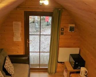 Pine Marten Bar Glenmore Pods - Aviemore - Living room