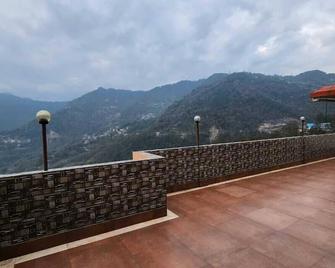 Golden Bhumzang Resort & Spa - Pakyong - Balcony