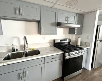 Newly Renovated 2br/1ba Home - Bellflower - Kitchen