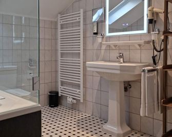Nassauer Hof - Limburg an der Lahn - Badkamer