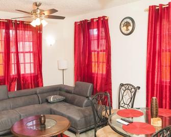 Frontline apartment No. 2 - Dover - Phòng khách