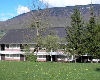 Hôtel Pierre Blanche - Châtillon-en-Michaille - Building