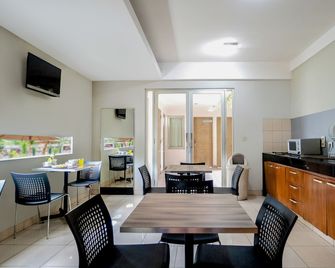 Legreen Suite Tondano - Yakarta - Restaurante