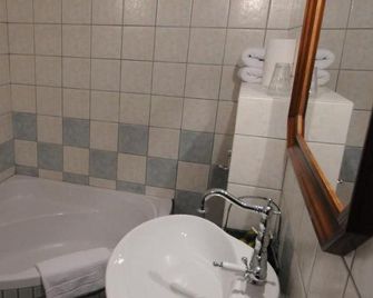 Margit Suites Hotel - Karpenísi - Baño